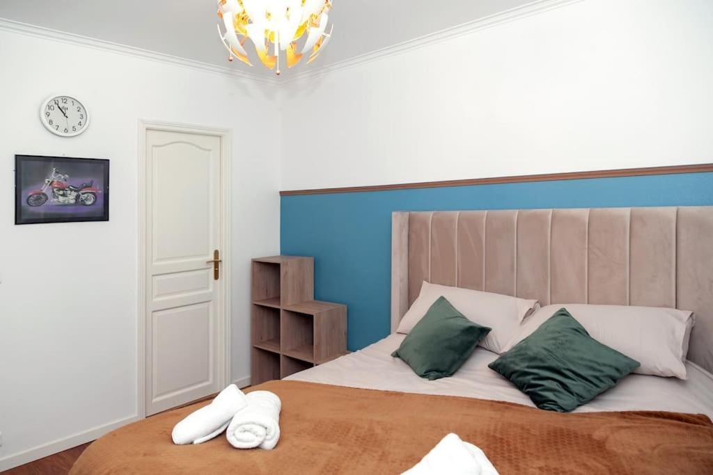 Elegant Aux Portes De Paris Apartment